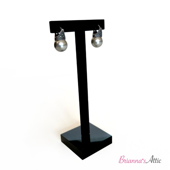 High quality British made sterling silver 925A and Pearl Earring - Picture 6 of 8